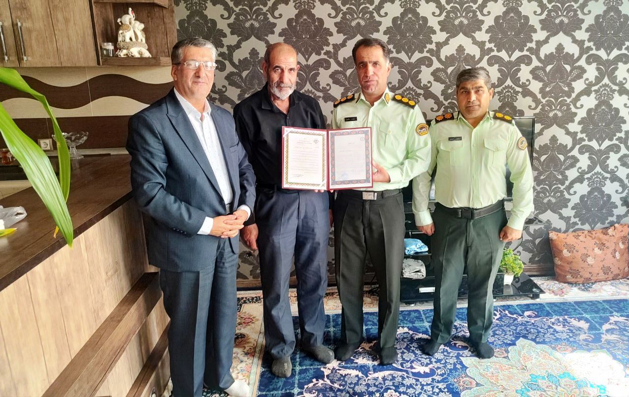 دیدار جانشین فرمانده انتظامی شهرستان شاهین شهر و میمه با ۵ نفر از اعضاء وابسته