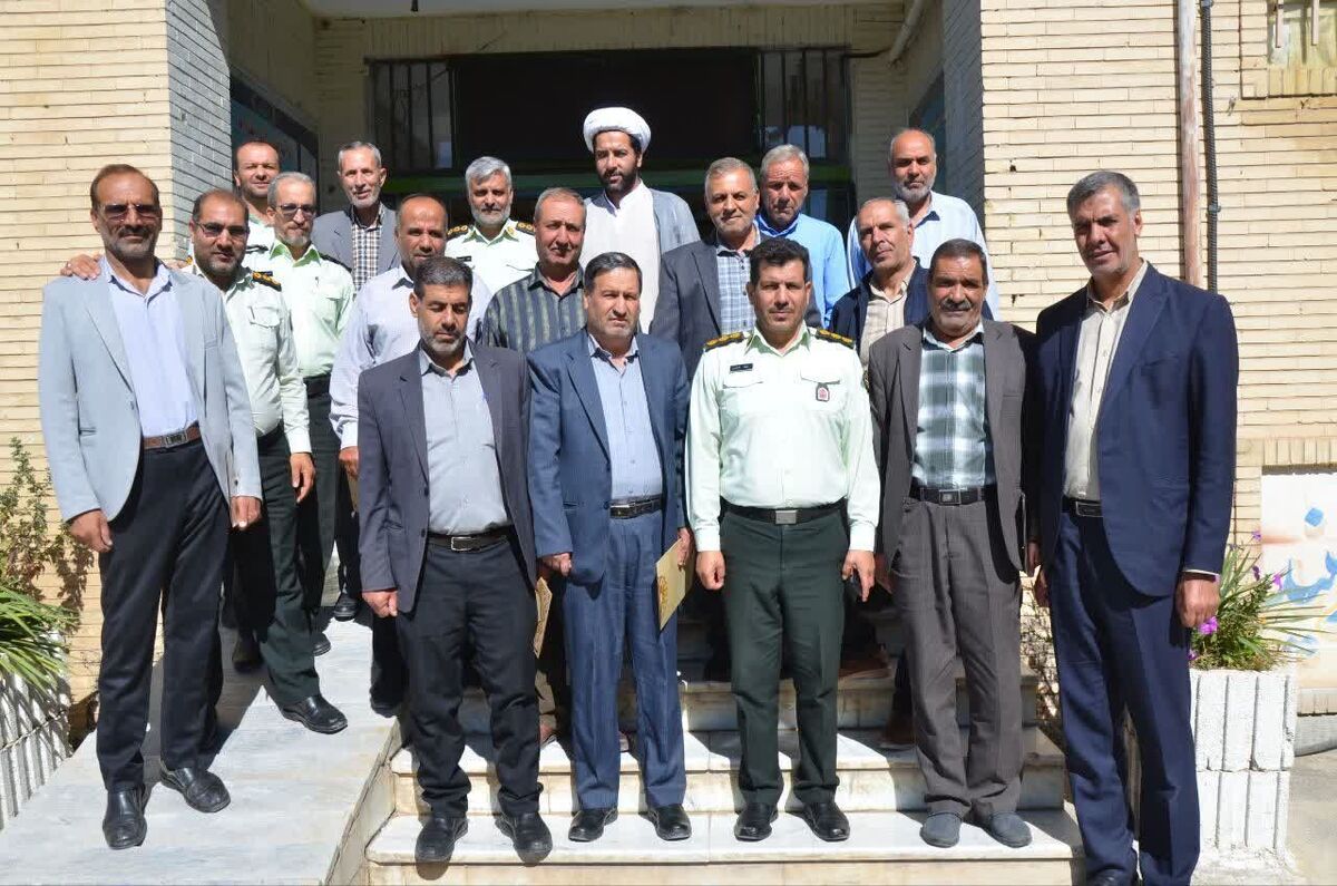 آیین تجلیل از بازنشستگان فراجا در فریدن با حضور فرمانده انتظامی شهرستان برگزار شد