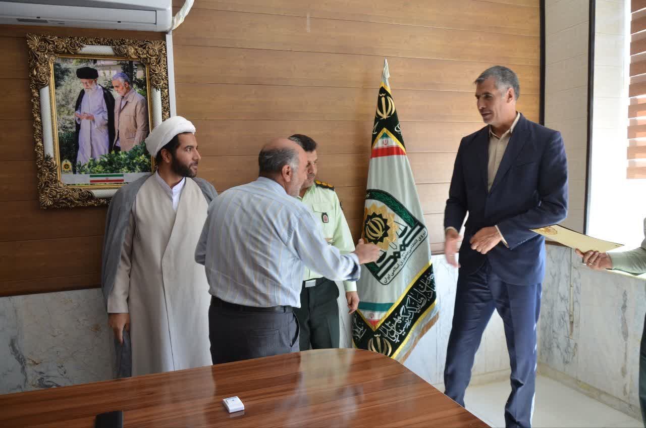 آیین تجلیل از بازنشستگان فراجا در فریدن با حضور فرمانده انتظامی شهرستان برگزار شد