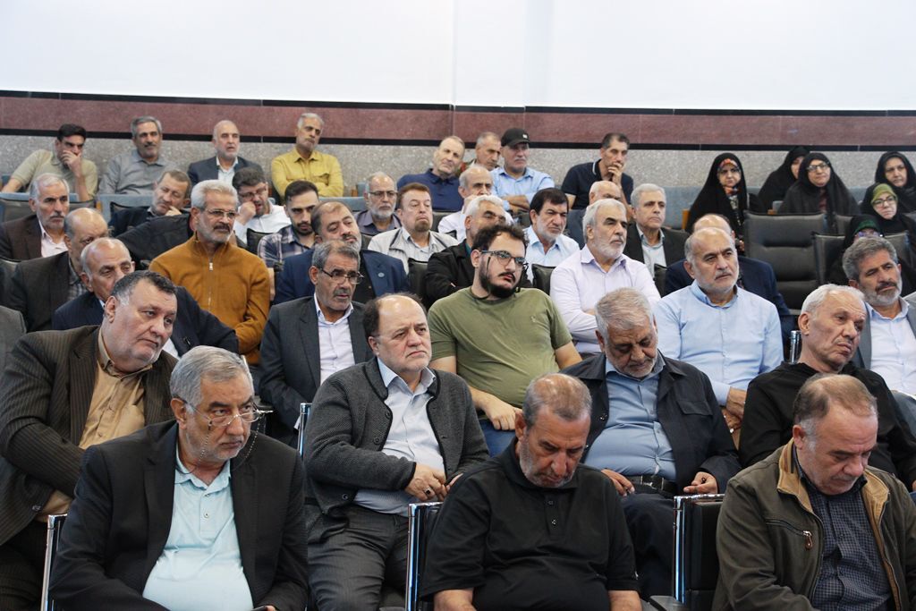 برنامه فرهنگی بصیرتی نمایندگان مجمع کانون به اتفاق خانواده برگزار شد برنامه فرهنگی بصیرتی نمایندگان مجمع کانون به اتفاق خانواده برگزار شد