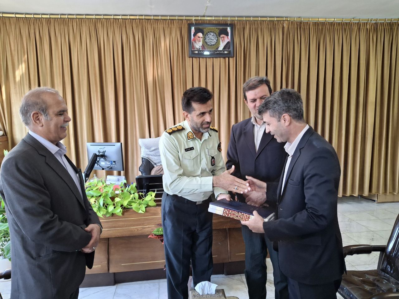 دیدار مسئول دفتر نمایندگی انتظامی شهرستان نجف‌آباد با فرمانده انتظامی شهرستان