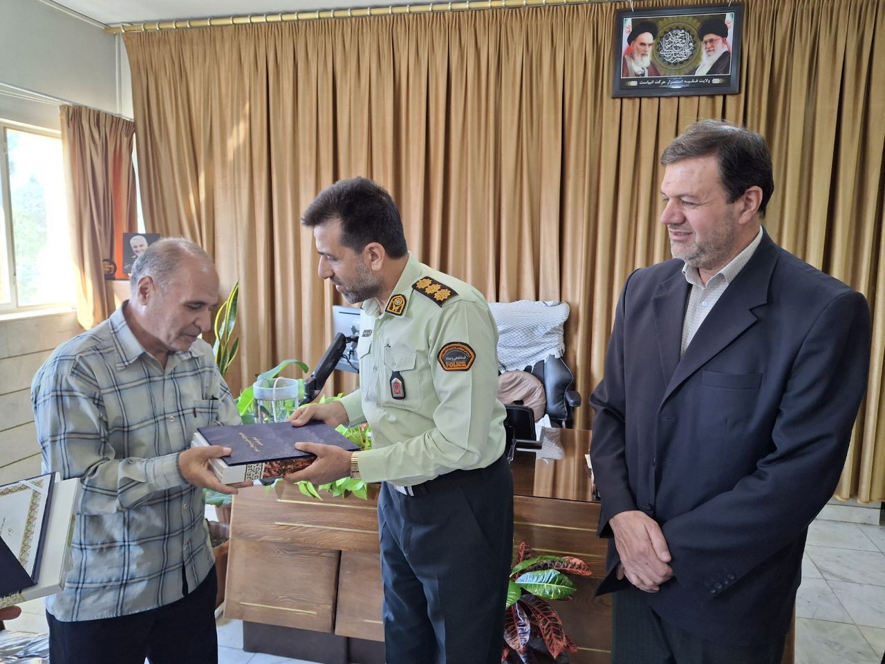 دیدار مسئول دفتر نمایندگی انتظامی شهرستان نجف‌آباد با فرمانده انتظامی شهرستان