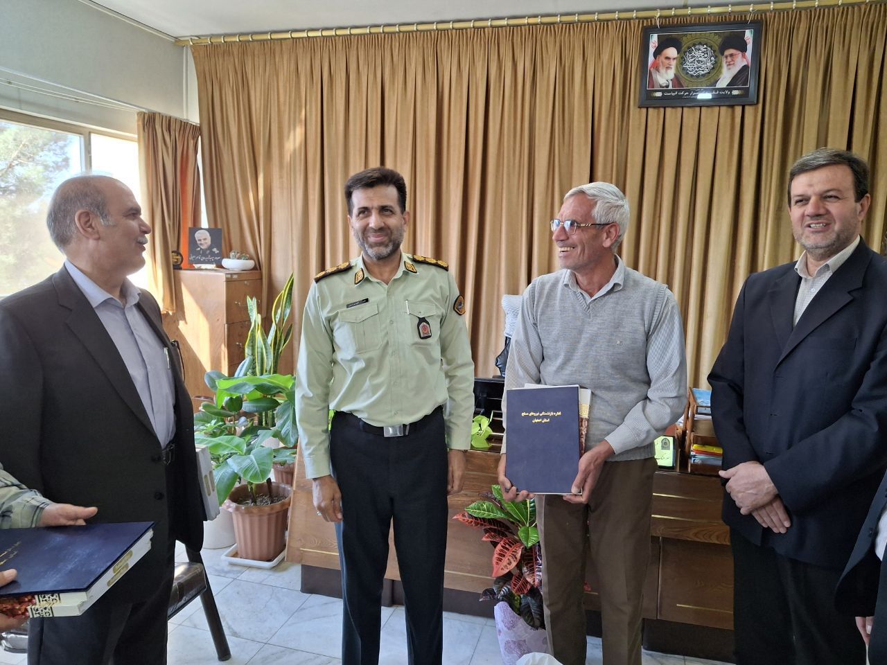 دیدار مسئول دفتر نمایندگی انتظامی شهرستان نجف‌آباد با فرمانده انتظامی شهرستان
