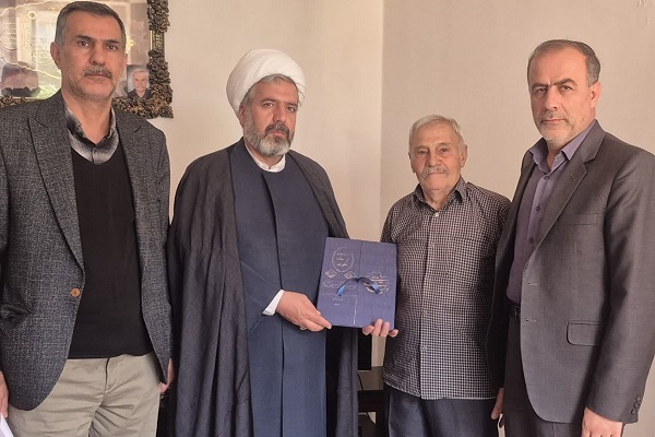 دیدار با 3 پیشکسوت بازنشسته شهرستان سنندج دیدار با 3 پیشکسوت بازنشسته شهرستان سنندج