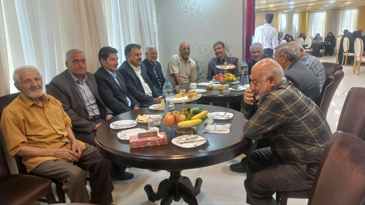 جشن خانوادگی بازنشستگان انتظامی شهرستان فلاورجان به مناسبت هفته ناجا برگزار شد جشن خانوادگی بازنشستگان انتظامی شهرستان فلاورجان به مناسبت هفته ناجا برگزار شد