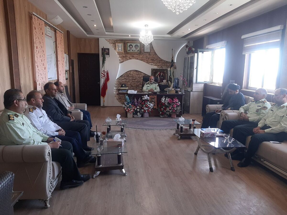 حضور مسئول دفتر نمایندگی کانون بازنشستگان انتظامی شهرستان شبستر در جلسه شورای اداری فرماندهی انتظامی شهرستان