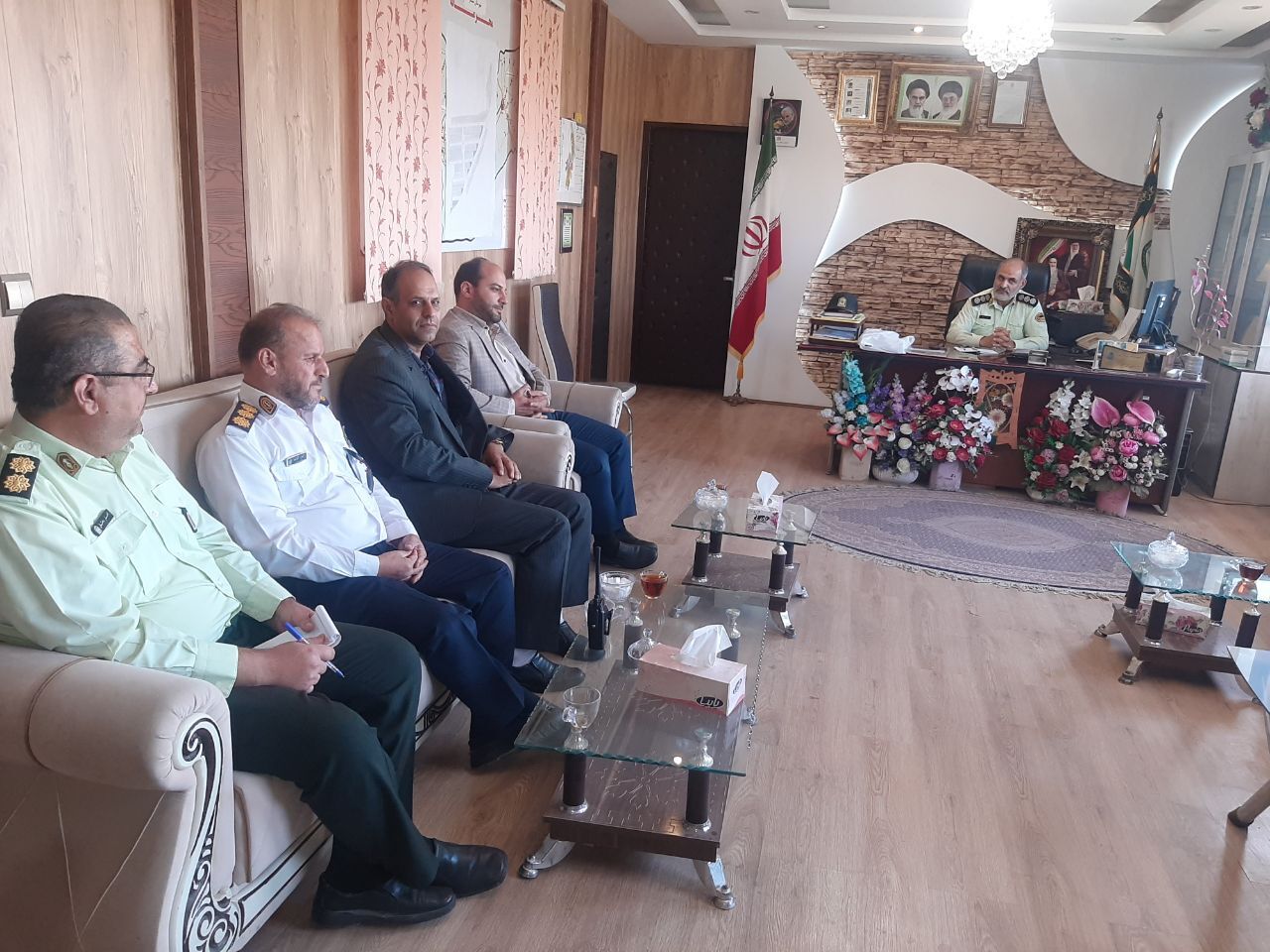 حضور مسئول دفتر نمایندگی کانون بازنشستگان انتظامی شهرستان شبستر در جلسه شورای اداری فرماندهی انتظامی شهرستان