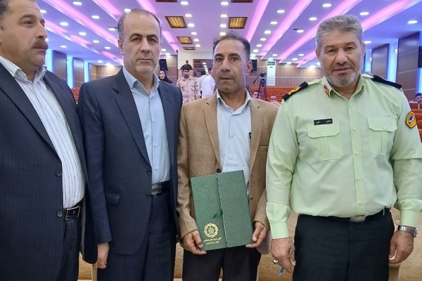 تقدیر و تجلیل از پیشکسوت ورزشکار بابارسول رستمی تقدیر و تجلیل از پیشکسوت ورزشکار بابارسول رستمی