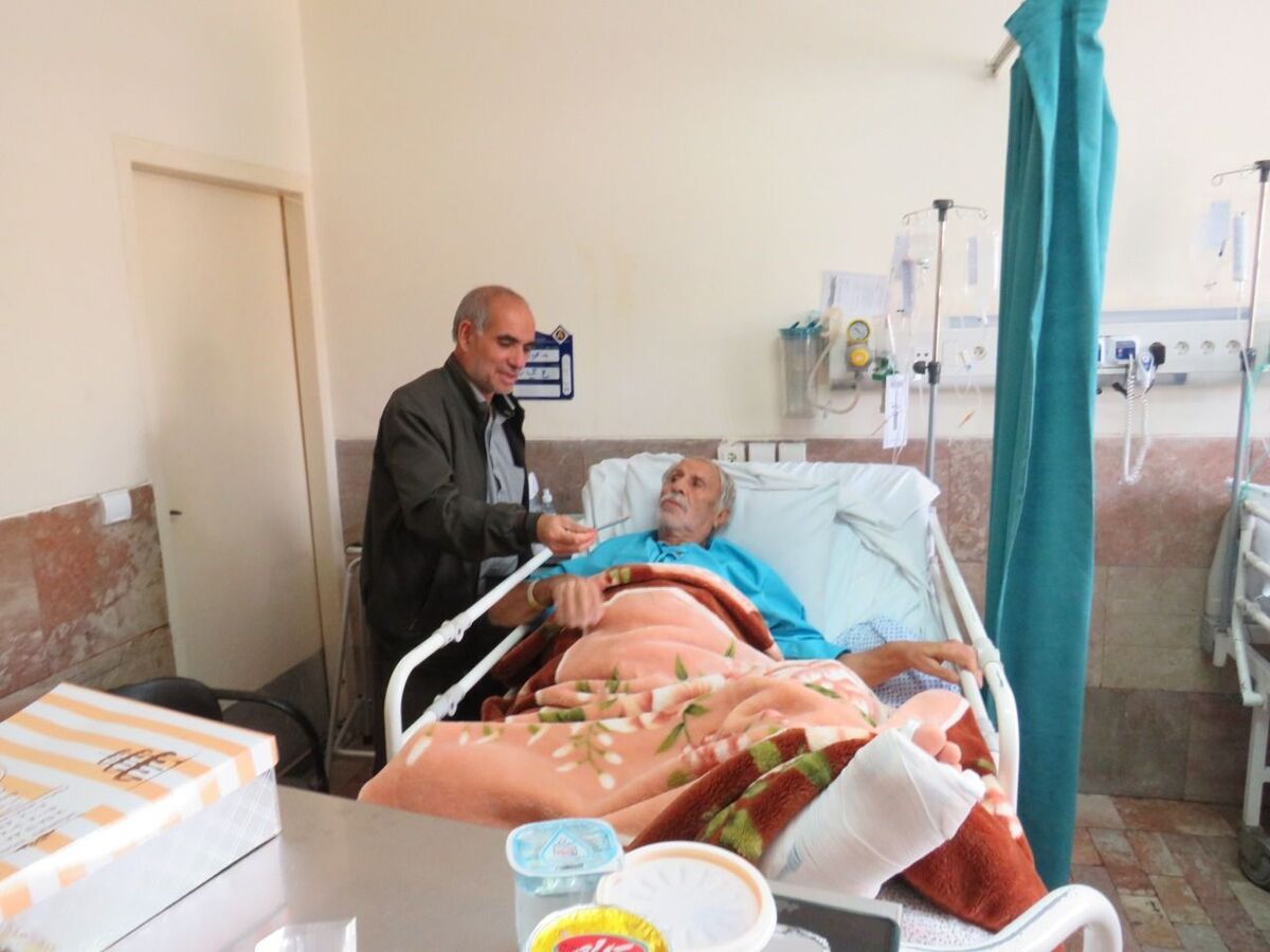 عیادت مسئول توانمندسازی کانون از پیشکسوتان آقای فرامرز سازکارو پنجعلی یوسفی