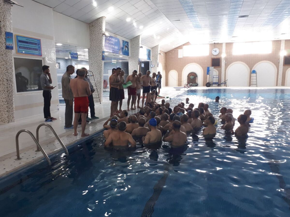 برگزاری مسابقه ورزشی شنا بازنشستگان نیروهای مسلح استان کرمانشاه