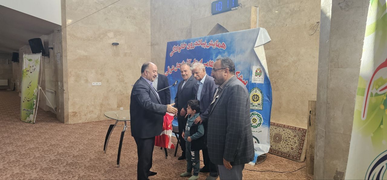 اجرای همایش پیاده روی پیشکسوتان انتظامی شهرستان تبریز بهمراه خانواده اجرای همایش پیاده روی پیشکسوتان انتظامی شهرستان تبریز بهمراه خانواده