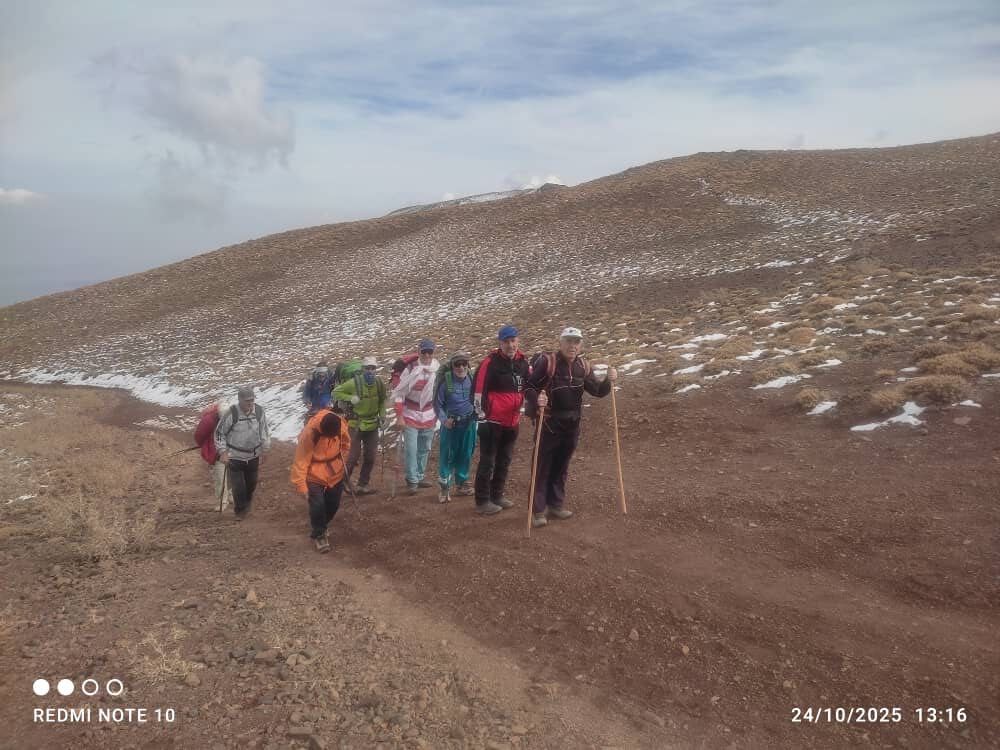 صعود گروه کوهنوردی پیشکسوتان انتظامی شهرستان تبریز به قله ۳۳۴۰ متری علی علمدار شهرستان مرند