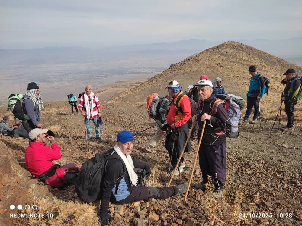 صعود گروه کوهنوردی پیشکسوتان انتظامی شهرستان تبریز به قله ۳۳۴۰ متری علی علمدار شهرستان مرند