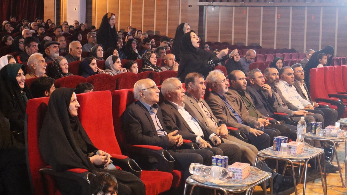 برگزاری ضیافت خانوادگی بازنشستگان نیروهای مسلح شهرستان اصفهان به همراه خانوادههای آنها برگزاری ضیافت خانوادگی بازنشستگان نیروهای مسلح شهرستان اصفهان به همراه خانوادههای آنها