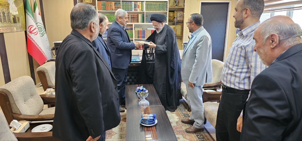 دیدار رئیس کانون بازنشستگان انتظامی استان آذربایجان شرقی با مدیرکل اوقاف و امور خیریه استان