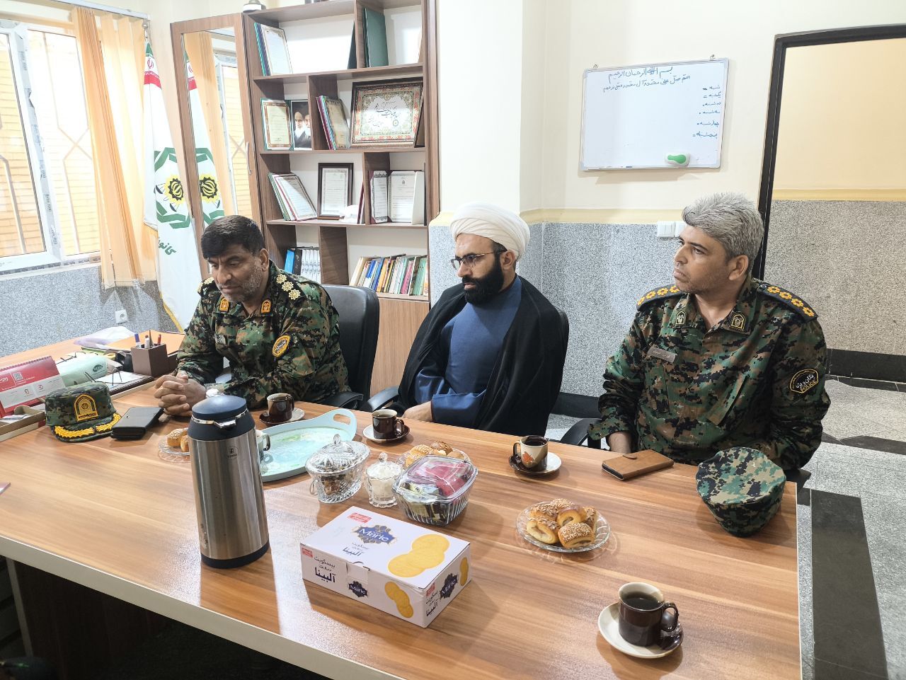 برگزاری اتاق فکر با سرهنگ گلوی فرمانده یگان ویژه استان هرمزگان برگزاری اتاق فکر با سرهنگ گلوی فرمانده یگان ویژه استان هرمزگان