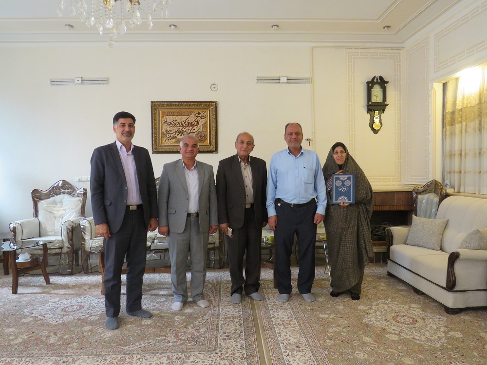 دیدار صمیمی با ۷ نفر از بازنشستگان و مستمری بگیران شهرستان یزد