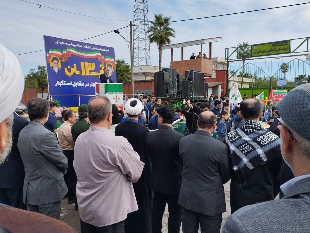 حضور جمعی ازپیشکسوتان انتظامی درراهپیمایی ۱۳ آبان شهرستان نور