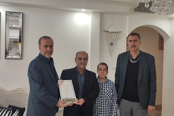 دیدار با 4 پیشکسوت بازنشسته شهرستان سنندج دیدار با 4 پیشکسوت بازنشسته شهرستان سنندج