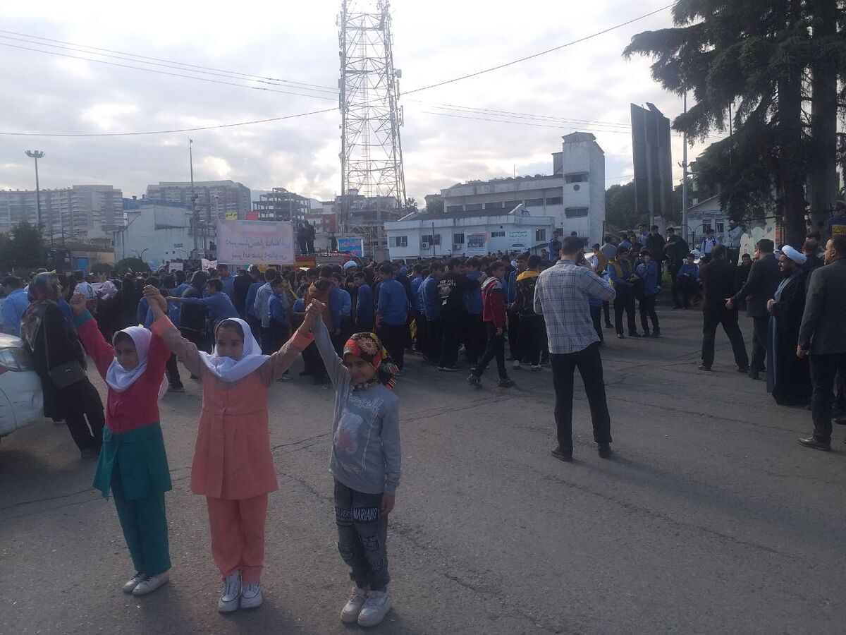 حضور جمعی ازپیشکسوتان انتظامی شهرستان چالوس در راهپیمایی روز ۱۳ آبان