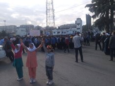 حضور جمعی ازپیشکسوتان انتظامی شهرستان چالوس در راهپیمایی روز ۱۳ آبان