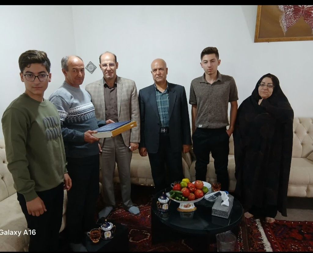 دیدار با ۱۶ نفر از بازنشستگان شهرستان بناب در منزل دیدار با ۱۶ نفر از بازنشستگان شهرستان بناب در منزل