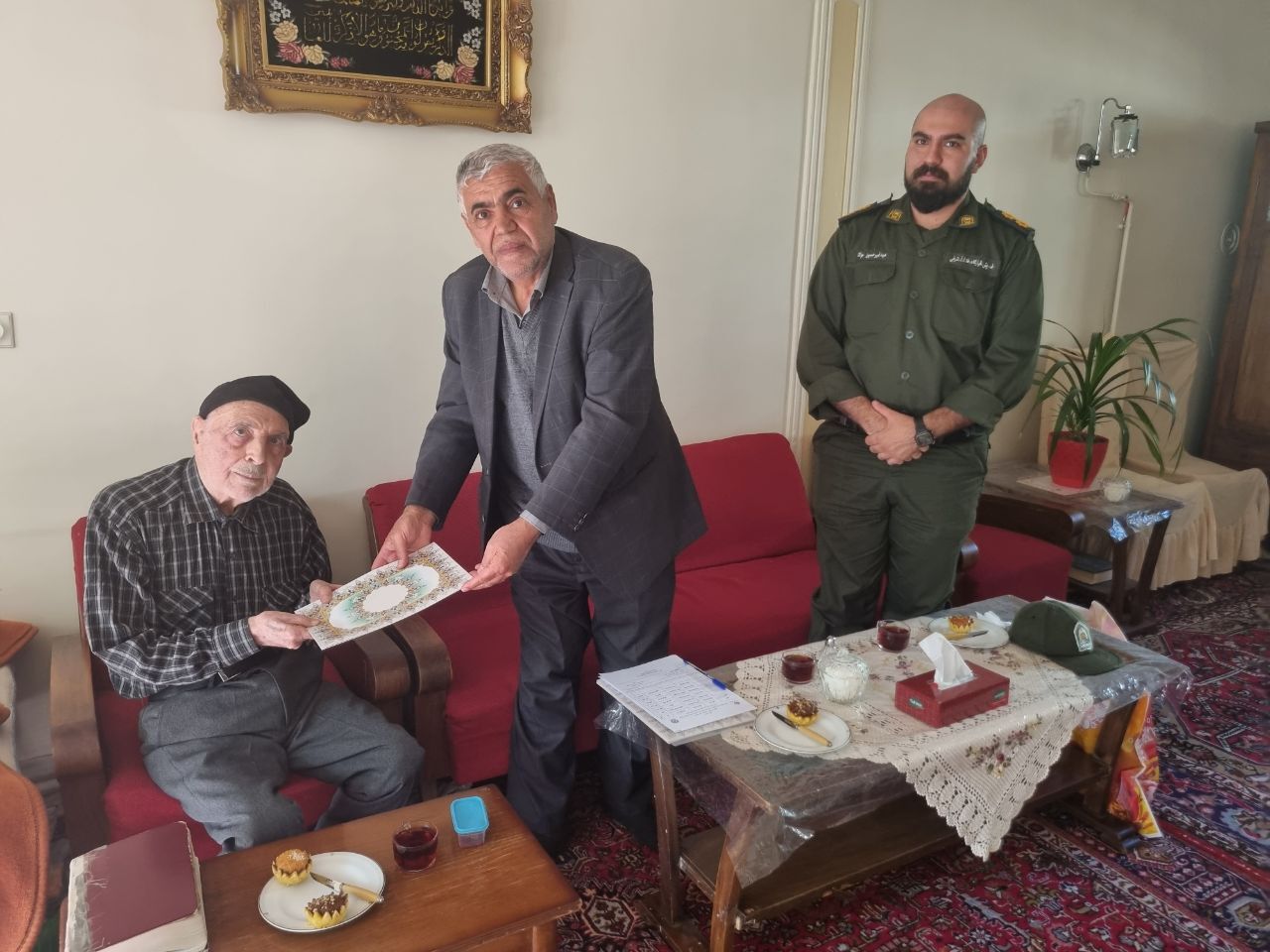 دیدار با ۱۲ نفر از بازنشستگان شهرستان تبریز دیدار با ۱۲ نفر از بازنشستگان شهرستان تبریز