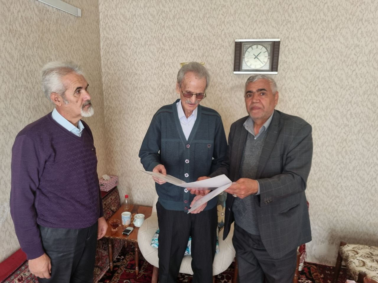 دیدار با ۱۲ نفر از بازنشستگان شهرستان تبریز دیدار با ۱۲ نفر از بازنشستگان شهرستان تبریز