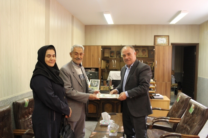 دیدار با ۱۲ نفر از بازنشستگان شهرستان تبریز دیدار با ۱۲ نفر از بازنشستگان شهرستان تبریز