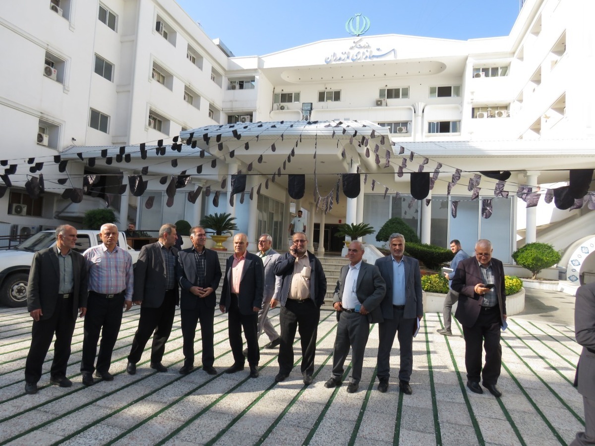 نشست جمعی از فرماندهان پیشکسوت انتظامی با مدیر کل امنیتی انتظامی استانداری مازندران