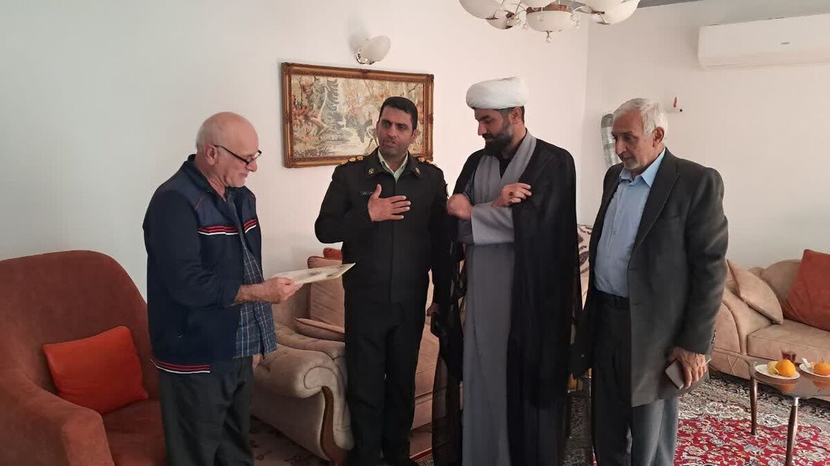 دیدار و تجلیل از ۲ بازنشسته انتظامی در شهرستان نوشهر