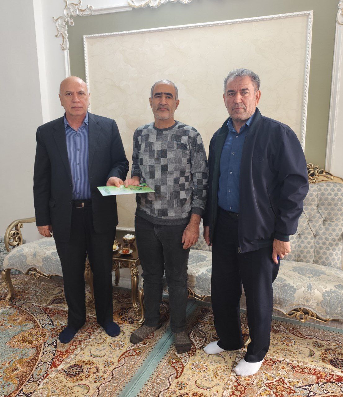 دیدار با 7 تن از بازنشستگان و مستمری بگیران استان اردبیل