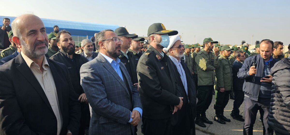 حضور  جمعی از بازنشستگان در مراسم استقبال و تشییع پیکر‌های مطهر شهدای گمنام در تبریز