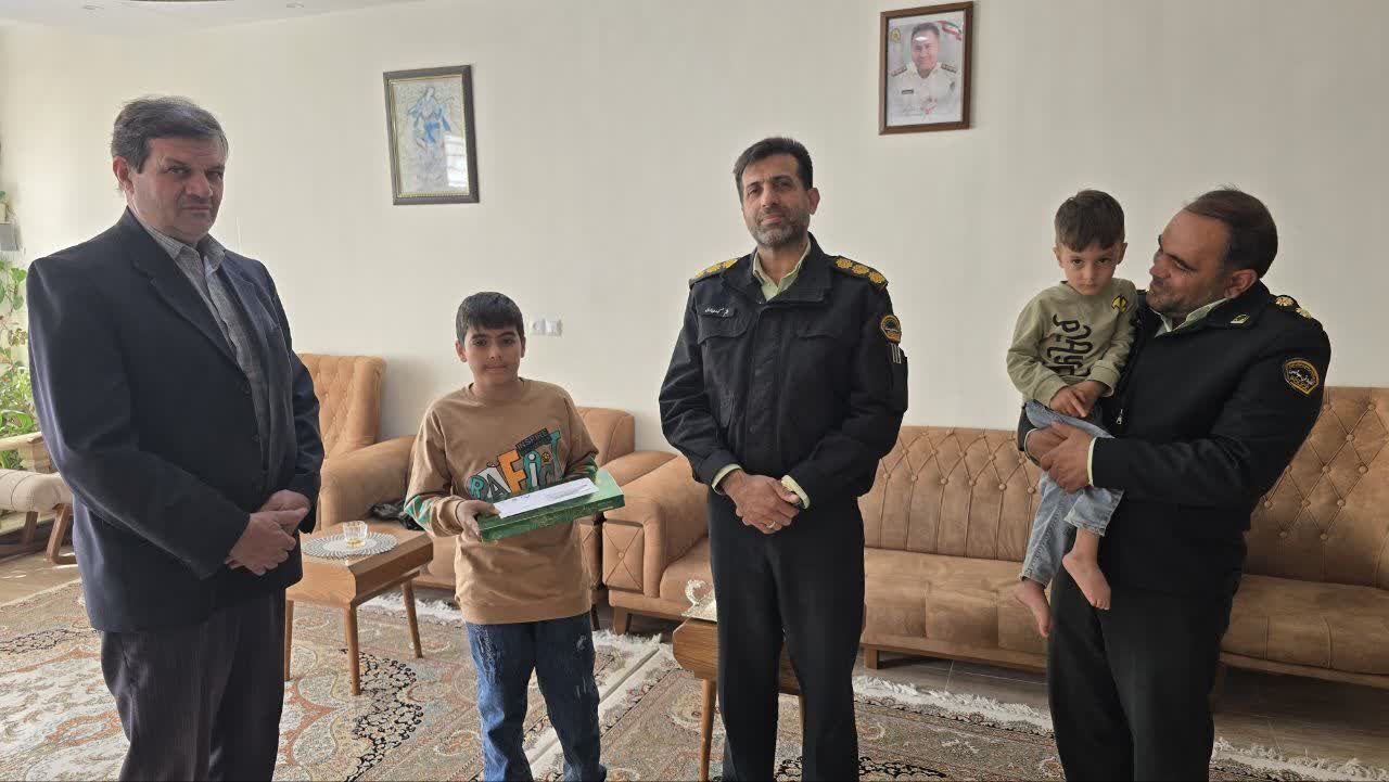 دیدار فرمانده انتظامی نجف‌آباد با خانواده‌های ایتام و دلجویی از آنان