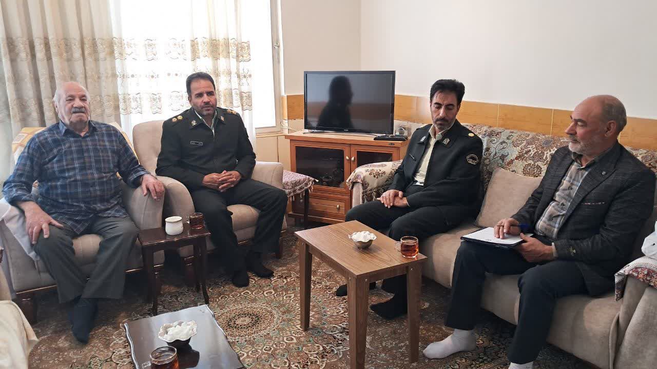 دیدار جانشین فرمانده انتظامی شهرستان گلپایگان با ۳ نفر از اعضاء وابسته