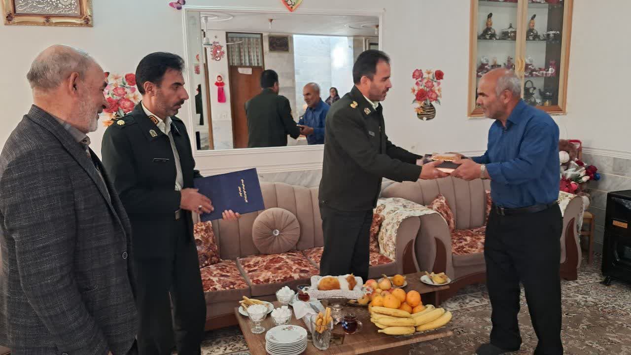 دیدار جانشین فرمانده انتظامی شهرستان گلپایگان با ۳ نفر از اعضاء وابسته