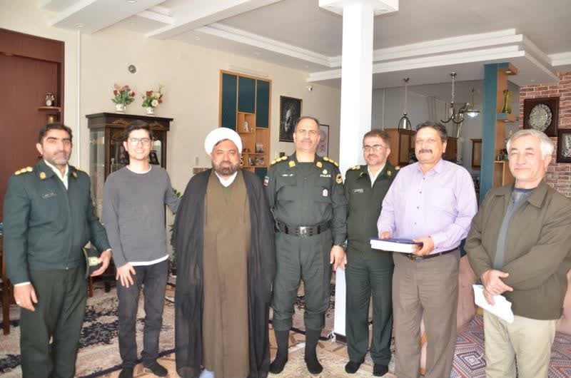 دیدار فرمانده انتظامی شهرستان خمینی‌شهر با دو نفر از پیشکسوتان