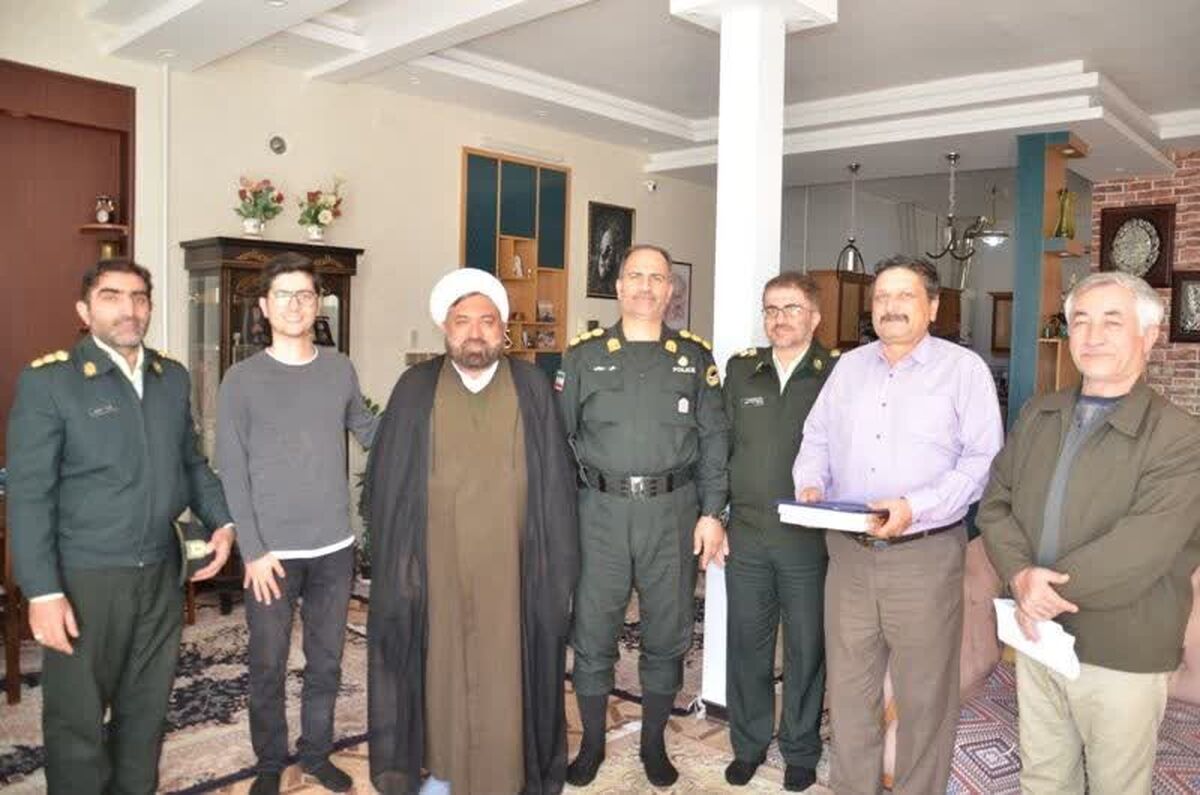 دیدار فرمانده انتظامی شهرستان خمینی‌شهر با دو نفر از پیشکسوتان