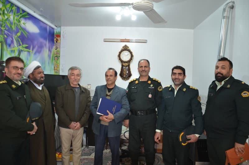 دیدار فرمانده انتظامی شهرستان خمینی‌شهر با دو نفر از پیشکسوتان
