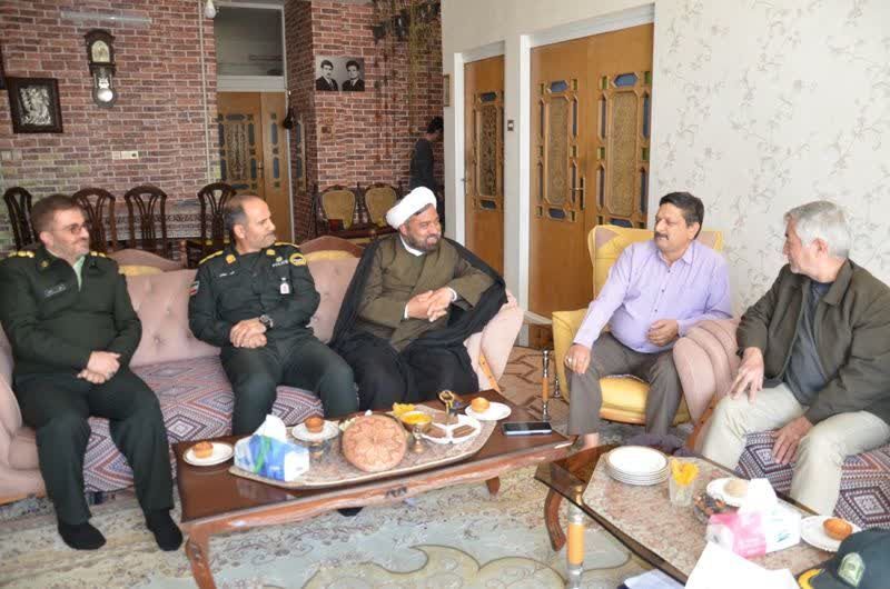 دیدار فرمانده انتظامی شهرستان خمینی‌شهر با دو نفر از پیشکسوتان