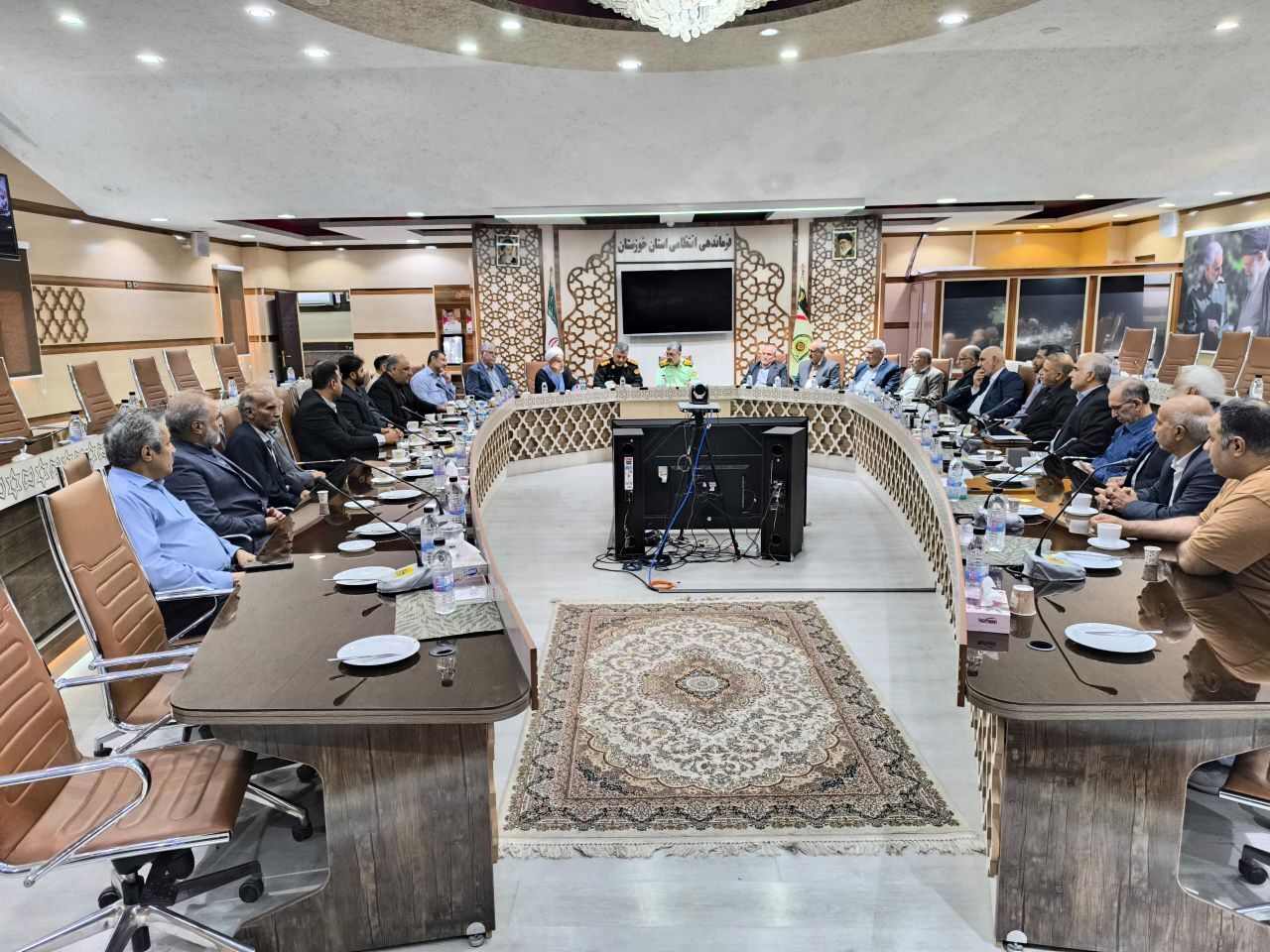 برگزاری نشست صمیمی فرمانده انتظامی استان خوزستان با فرماندهان و معاونین و مدیران سابق پیشکسوتان بازنشسته برگزاری نشست صمیمی فرمانده انتظامی استان خوزستان با فرماندهان و معاونین و مدیران سابق پیشکسوتان بازنشسته