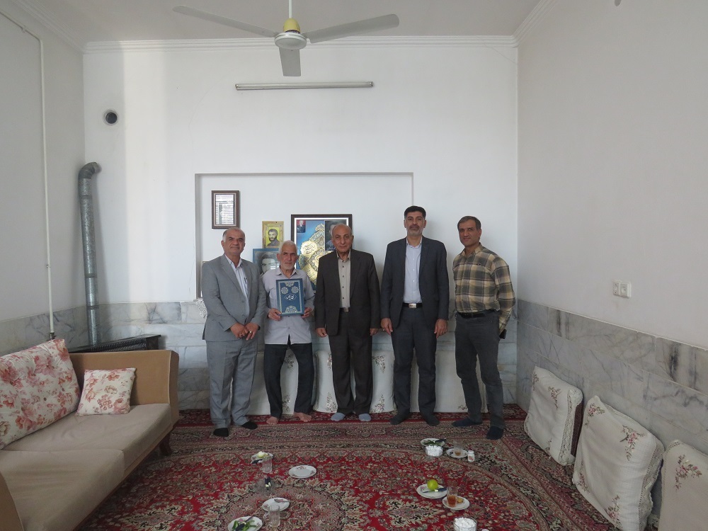 دیدار صمیمی با ۶ نفر از بازنشستگان و مستمری بگیران شهرستان یزد دیدار صمیمی با ۶ نفر از بازنشستگان و مستمری بگیران شهرستان یزد