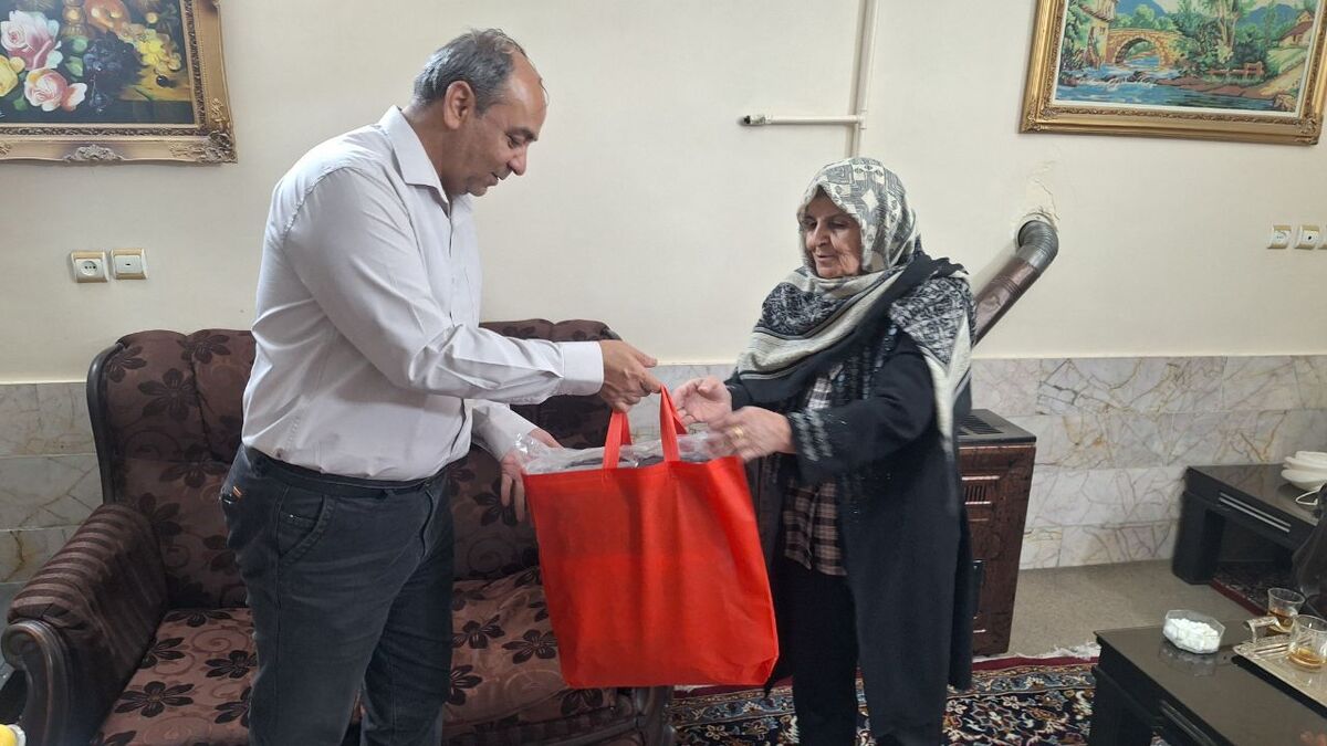 دیدار با ۱۵ نفر از مستمری بگیر ان در شهرستان مشهد مقدس