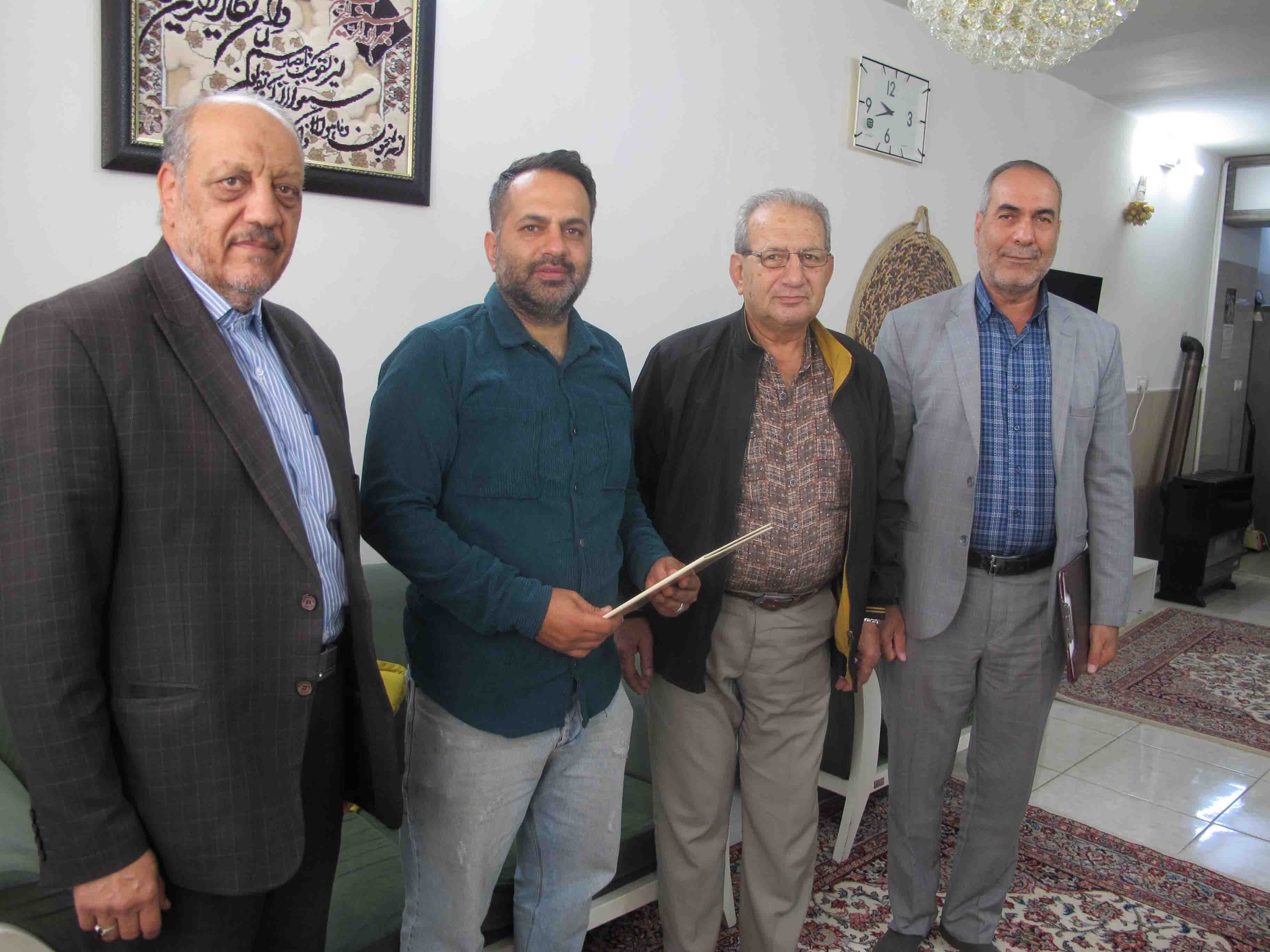 دیدار رئیس کانون بازنشستگان استان مرکزی با 6 نفر از پیشکسوتان دیدار رئیس کانون بازنشستگان استان مرکزی با 6 نفر از پیشکسوتان
