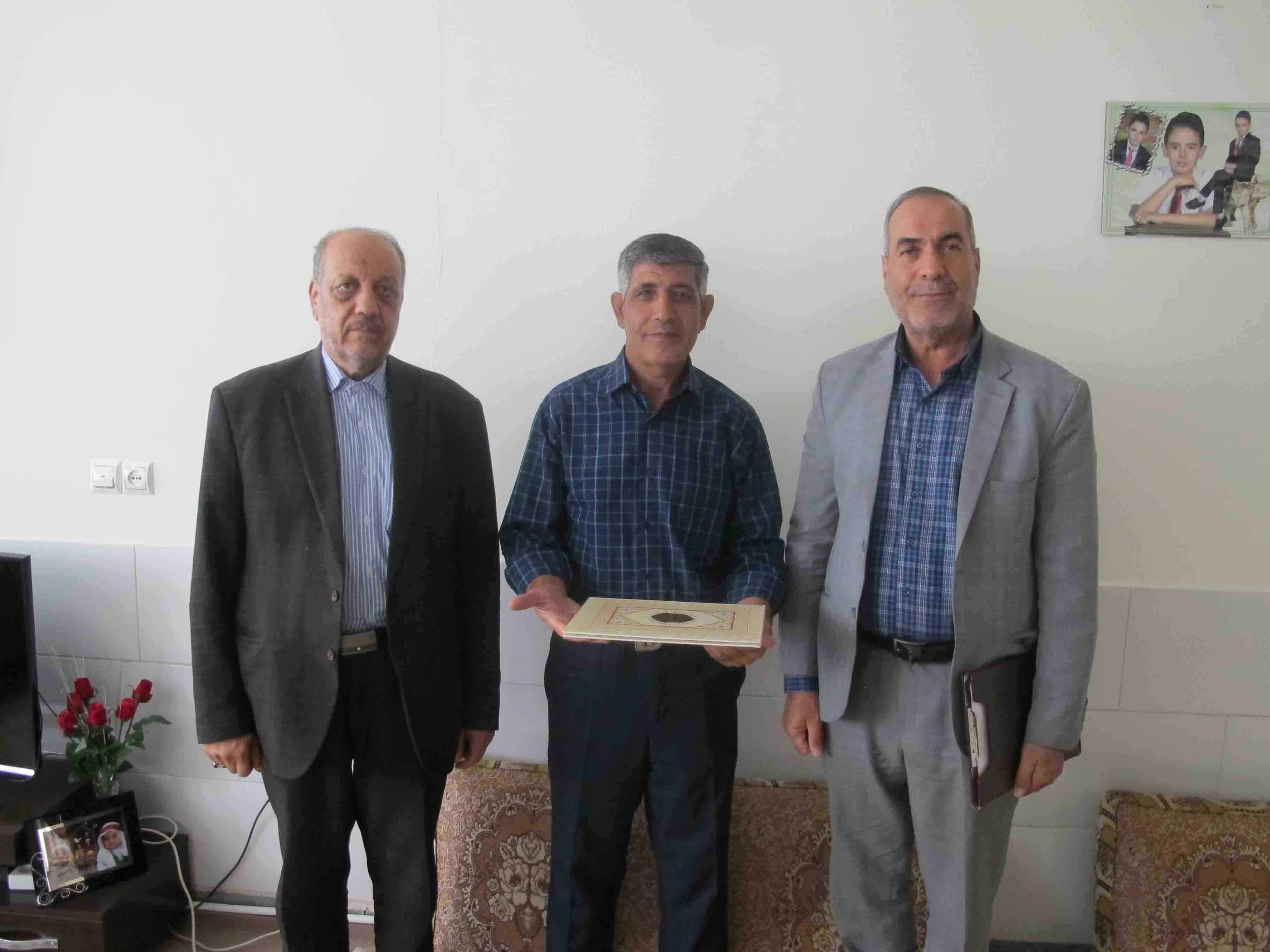 دیدار رئیس کانون بازنشستگان استان مرکزی با 6 نفر از پیشکسوتان دیدار رئیس کانون بازنشستگان استان مرکزی با 6 نفر از پیشکسوتان