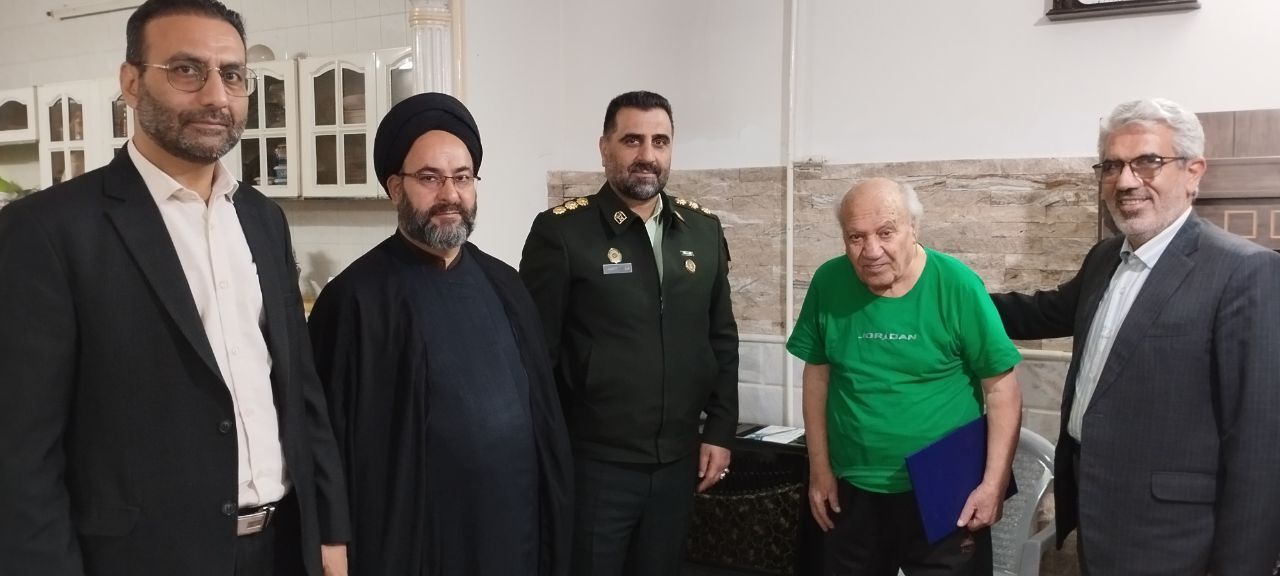 عیادت مسئولان انتظامی کاشان از 2 عضو وابسته شهرستان در شب میلاد حضرت زینب (س)