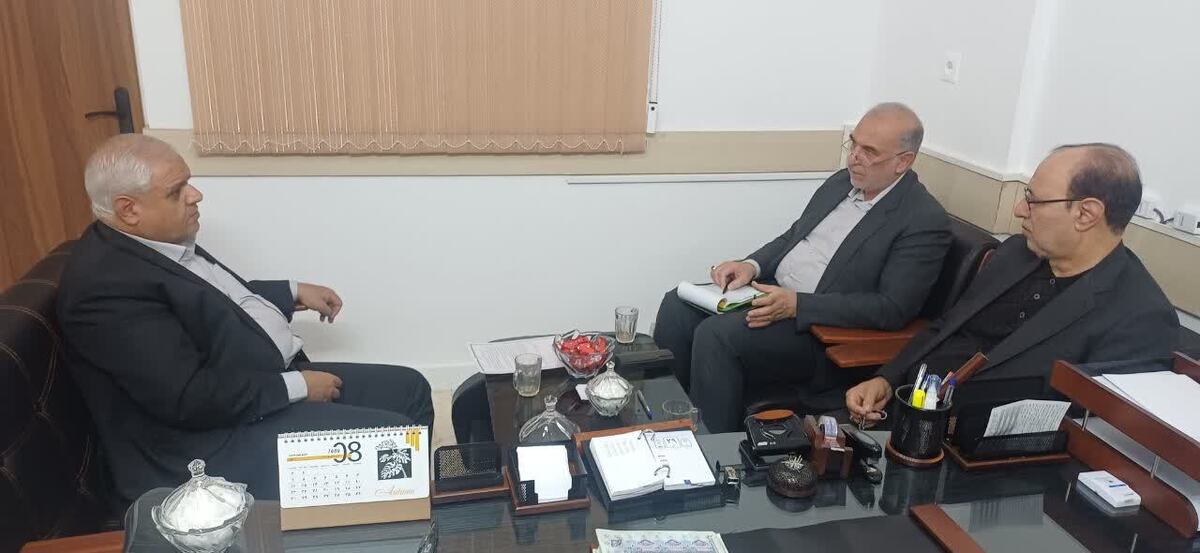 نشست رئیس کانون استان خراسان رضوی با نمایندگان بازنشستگان استان در مجمع برگزار شد