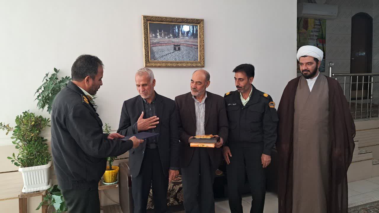 دیدار جانشین فرمانده انتظامی شهرستان گلپایگان با ۲ نفر از اعضاء وابسته دیدار جانشین فرمانده انتظامی شهرستان گلپایگان با ۲ نفر از اعضاء وابسته