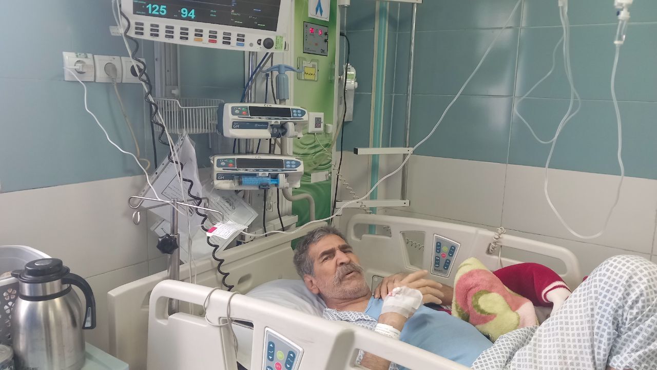 عیادت از 5 نفراز بازنشستگان در بیمارستان حضرت ابوالفضل (ع) فراجا کرمانشاه. عیادت از 5 نفراز بازنشستگان در بیمارستان حضرت ابوالفضل (ع) فراجا کرمانشاه.