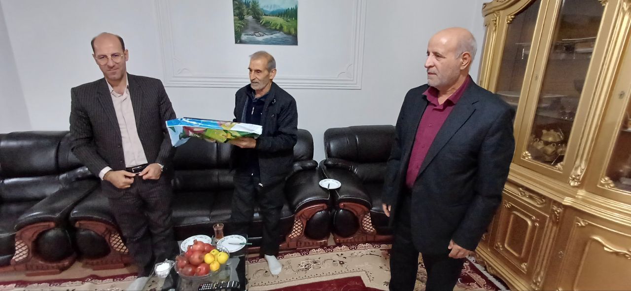 دیدار با ۶ نفر از بازنشستگان انتظامی شهرستان جلفا دیدار با ۶ نفر از بازنشستگان انتظامی شهرستان جلفا